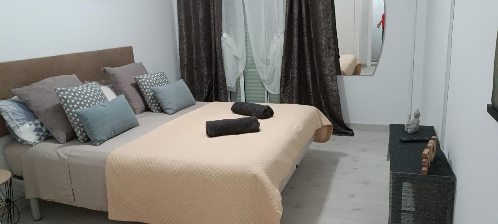 Appartement Tout Confort ซาลอว์ ภายนอก รูปภาพ